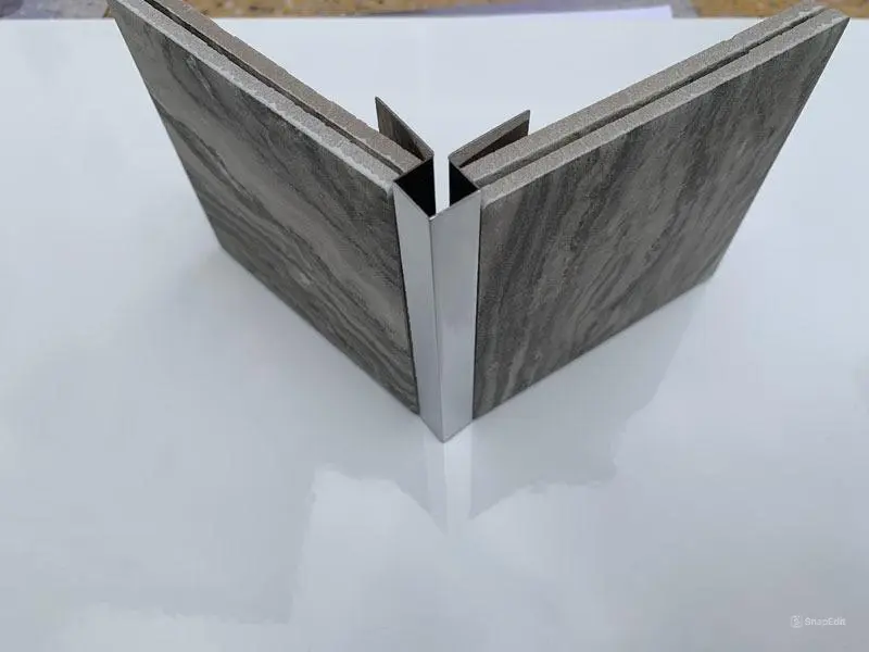 Nẹp góc vuông 2 cánh đều