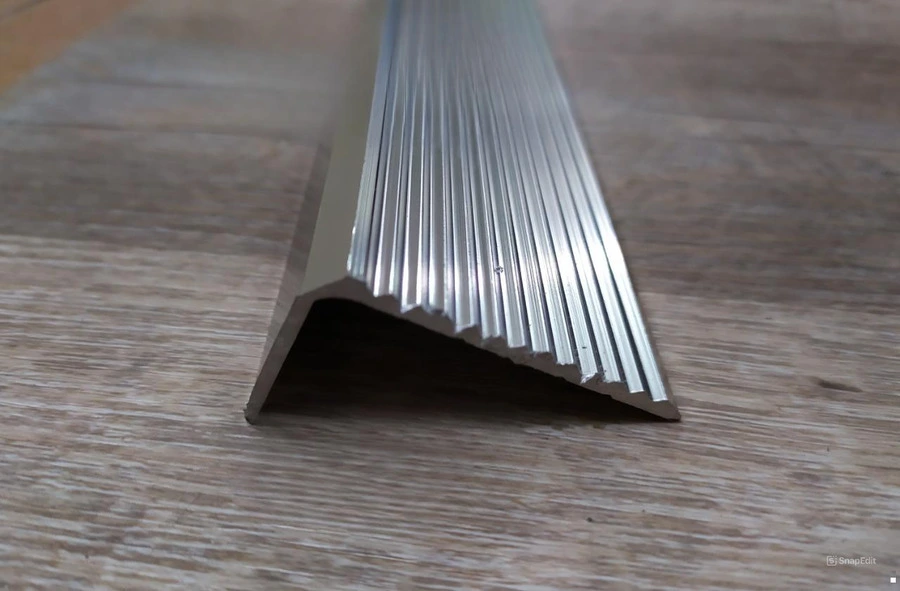 Nẹp chống trượt cầu thang
